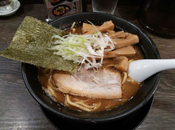 単独トピが立つほどでもないラーメンチェーン店🍜