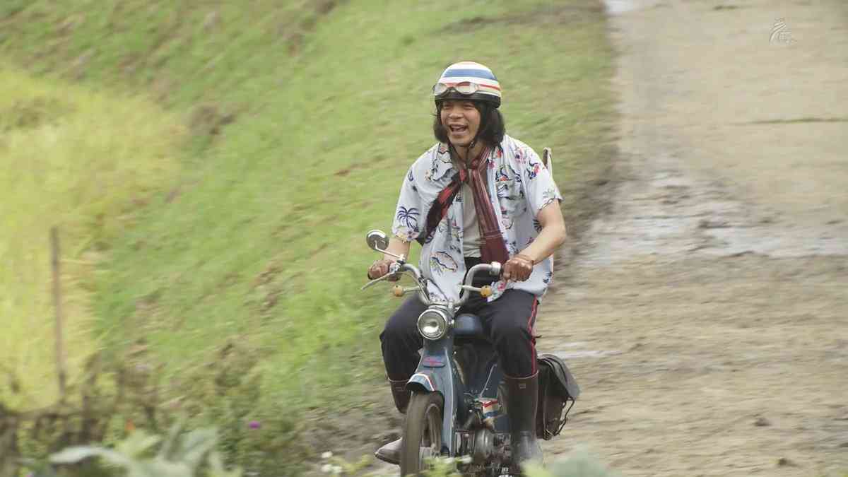 バイクに乗る有名人の画像を貼るトピ