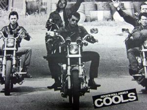 バイクに乗る有名人の画像を貼るトピ