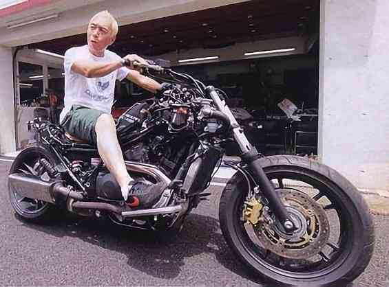 バイクに乗る有名人の画像を貼るトピ
