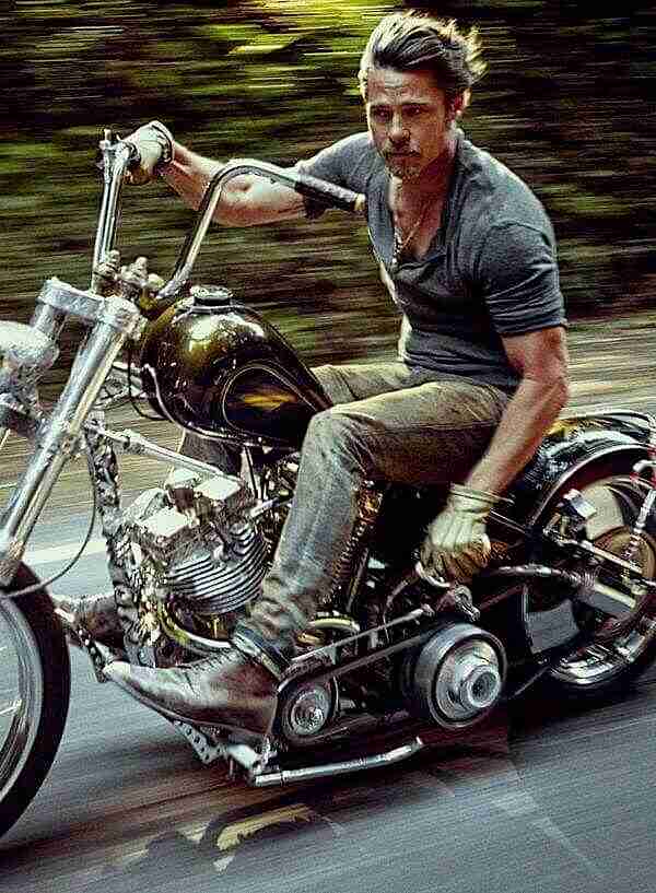 バイクに乗る有名人の画像を貼るトピ