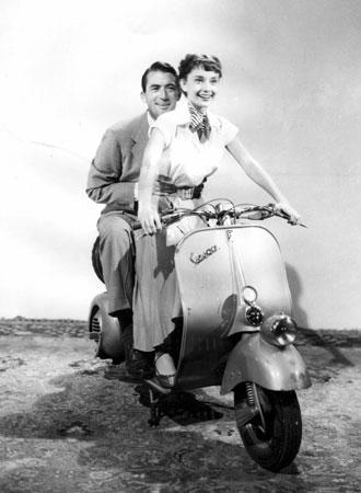 バイクに乗る有名人の画像を貼るトピ