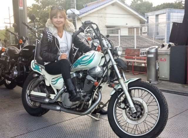バイクに乗る有名人の画像を貼るトピ
