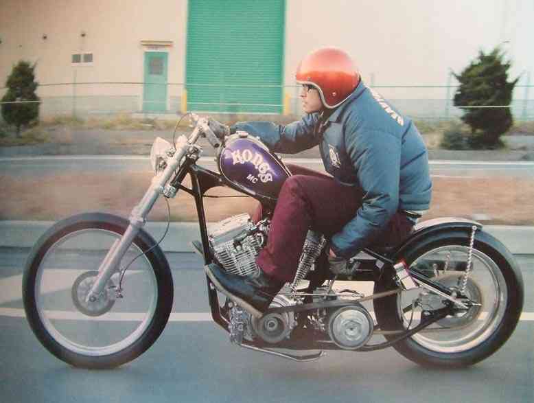 バイクに乗る有名人の画像を貼るトピ