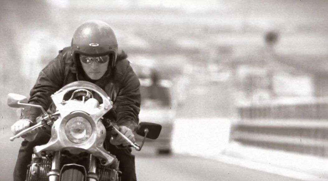 バイクに乗る有名人の画像を貼るトピ