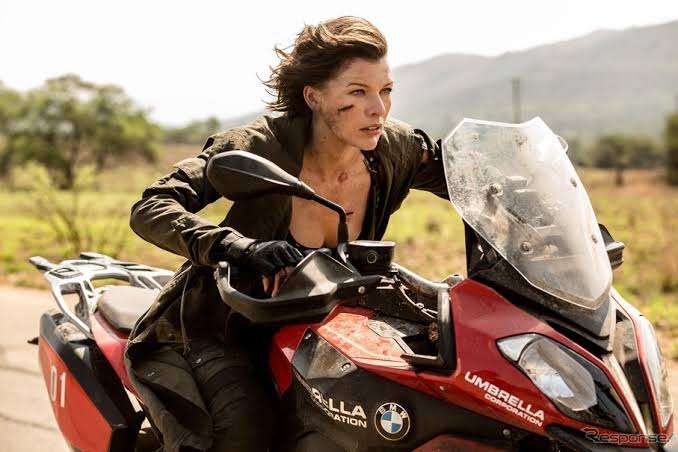 バイクに乗る有名人の画像を貼るトピ
