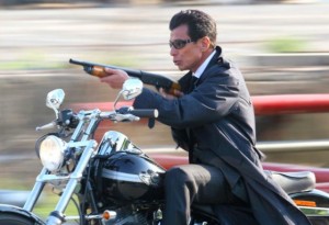 バイクに乗る有名人の画像を貼るトピ