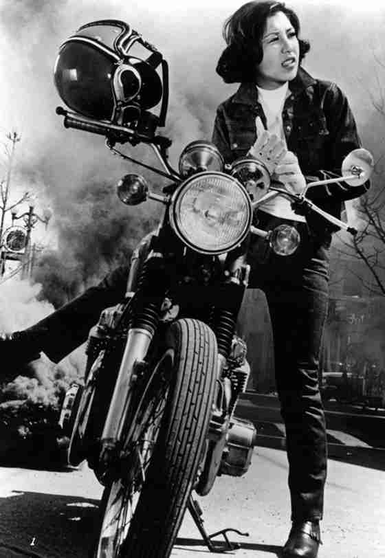 バイクに乗る有名人の画像を貼るトピ
