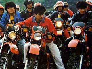 バイクに乗る有名人の画像を貼るトピ