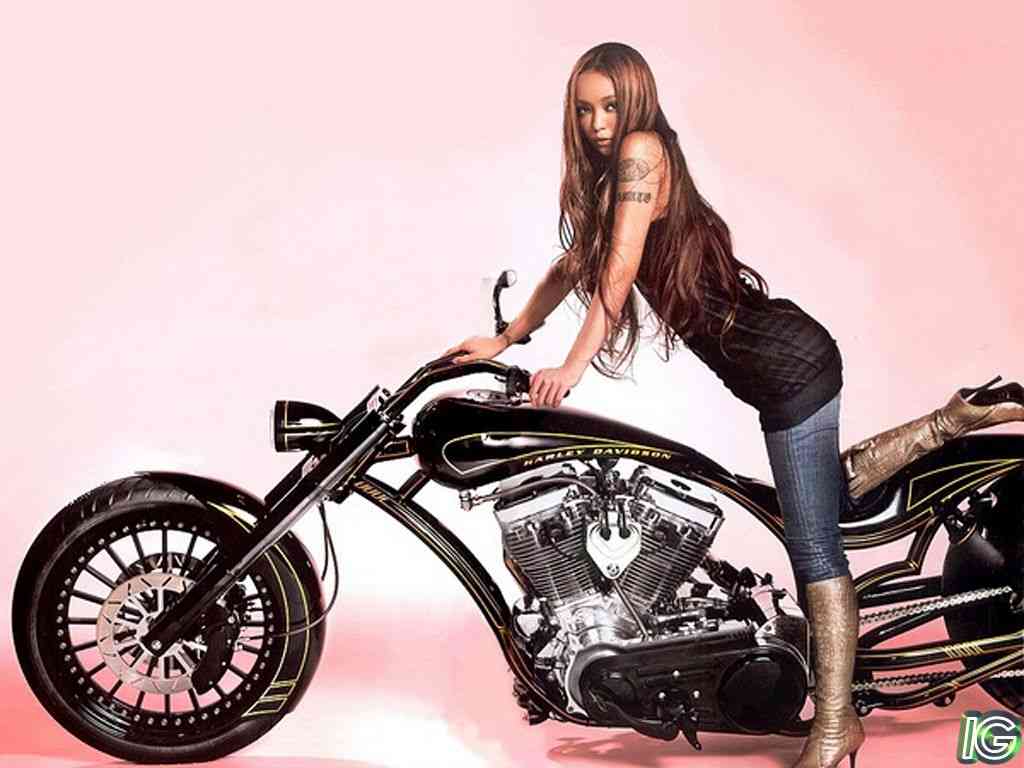 バイクに乗る有名人の画像を貼るトピ