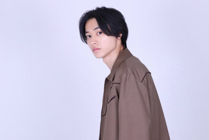 山崎賢人、写真集未公開カットのパネル展が開催！