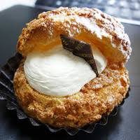 【暇なひと~!】スッゴク好みのイケメンの前で、「シュークリーム」をお洒落に食べる方法を考えよう!