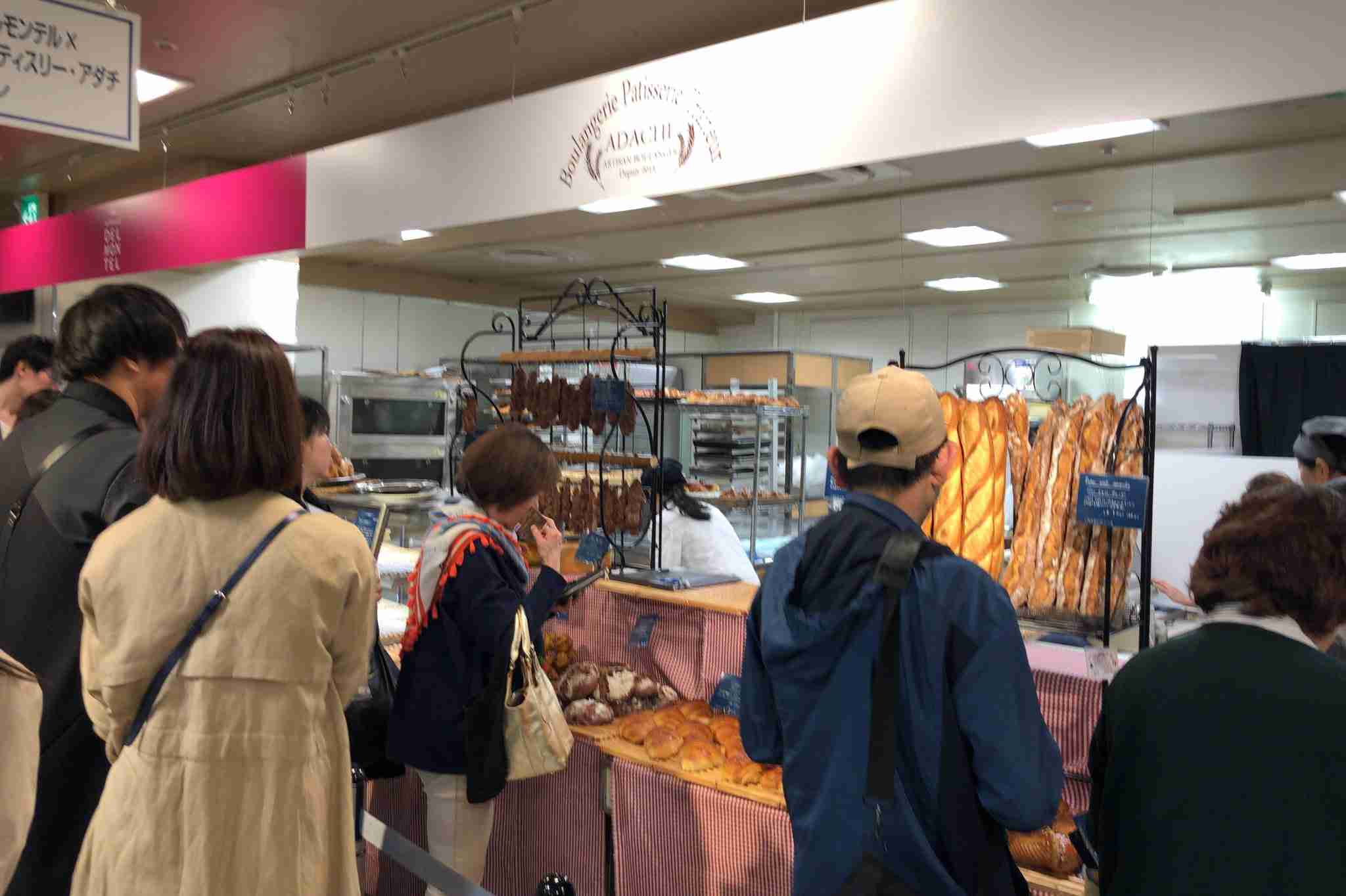 伊勢丹のフランス展、「バゲットが焦げてる」とのクレームが来て一時販売中止に