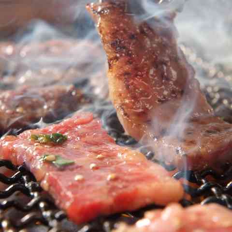 焼肉屋は「材料を客に押し付け店員はのんびり」？「楽しさが分からない」人に苦言殺到「後片付け、給仕、油掃除をしない人の意見」