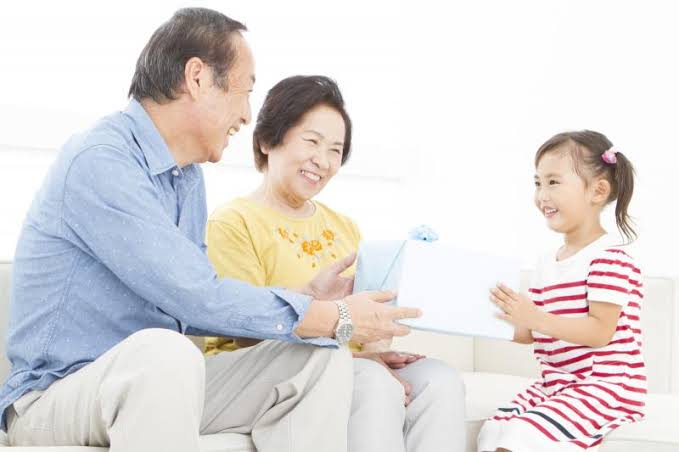 祖父母から孫へのお菓子攻撃