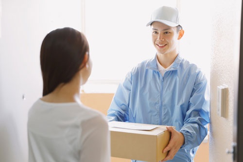 宅配便の人にすっぴんで応対すること