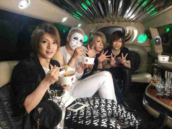 ゴールデンボンバーで好きな曲3曲挙げよう！！