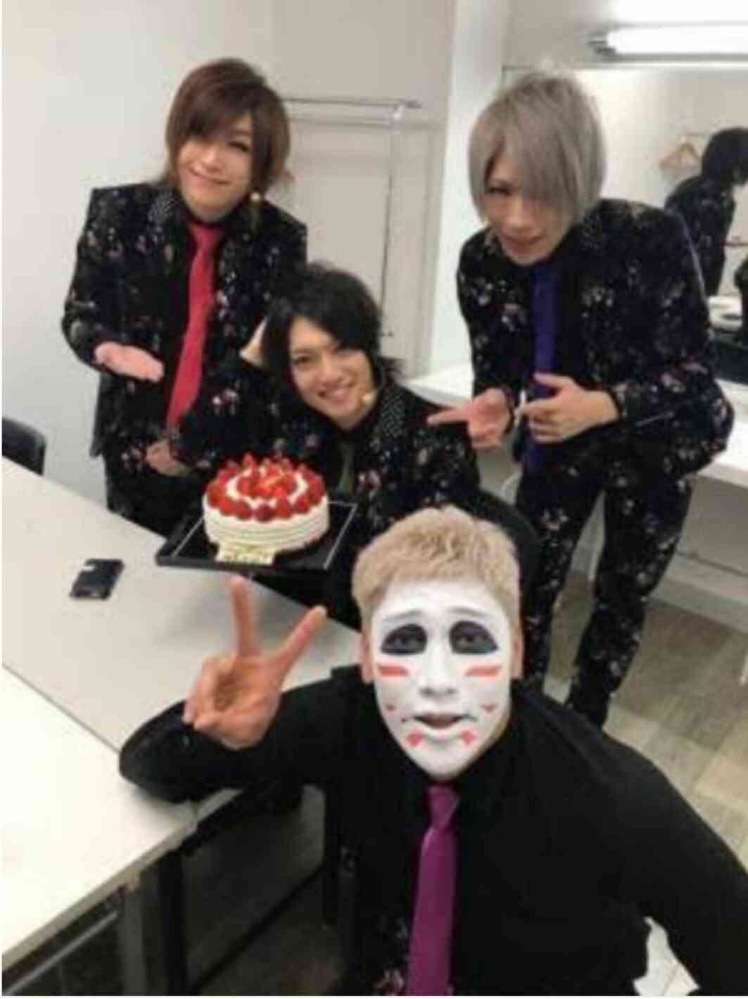 ゴールデンボンバーで好きな曲3曲挙げよう！！