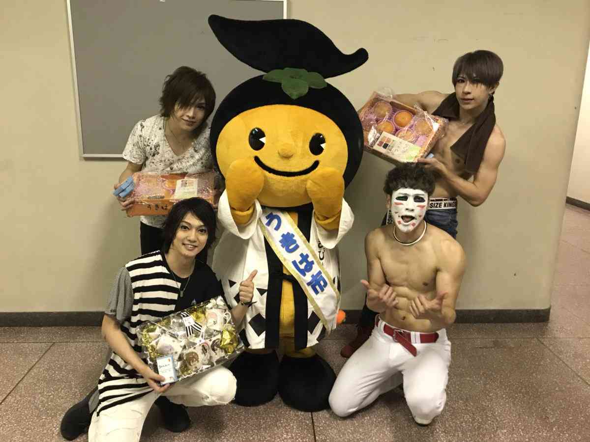 ゴールデンボンバーで好きな曲3曲挙げよう！！