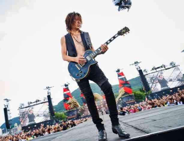 岩堀せり、夫・GLAY TAKUROの愛娘へのサプライズ公開に反響「素敵な家族」「世界一かっこいいパパ」
