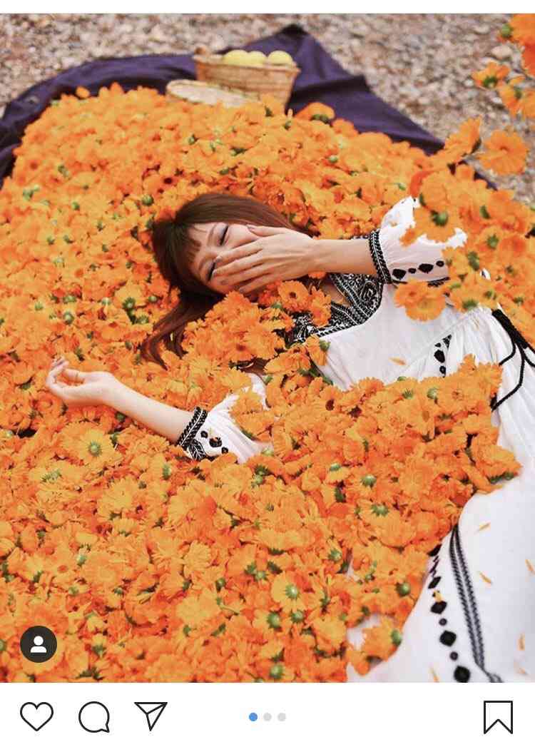 西内まりや、モロッコで撮影した集合写真に騒然「一人だけスタイルがおかしい！」