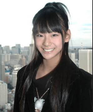 西内まりや、モロッコで撮影した集合写真に騒然「一人だけスタイルがおかしい！」