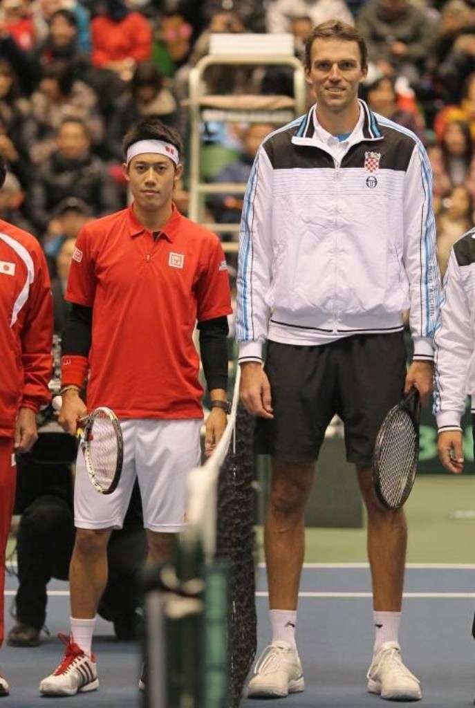 西内まりや、モロッコで撮影した集合写真に騒然「一人だけスタイルがおかしい！」