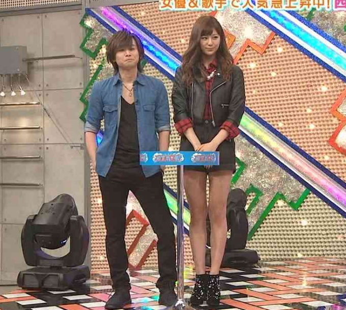 西内まりや、モロッコで撮影した集合写真に騒然「一人だけスタイルがおかしい！」