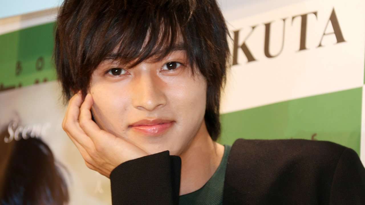 「ブスやし。いらんし」恋愛番組出演のモデル、ファンのプレゼントを蹴飛ばし炎上 イベントも出演禁止に