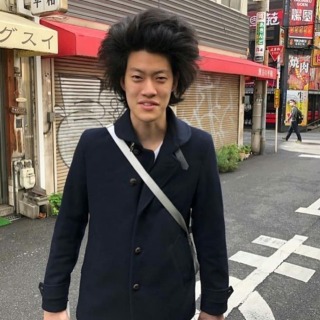 「ブスやし。いらんし」恋愛番組出演のモデル、ファンのプレゼントを蹴飛ばし炎上 イベントも出演禁止に