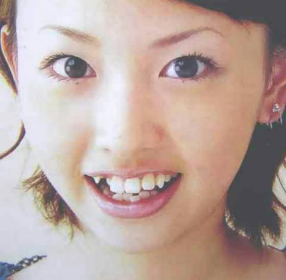 鈴木えみ、お人形さんのような黒髪ぱっつん＆赤リップ姿にファン絶賛