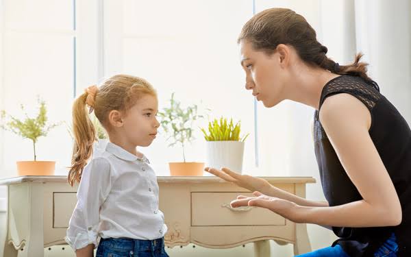 子供の友達を叱れますか？