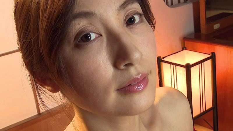 熊田曜子、すっぴん＆全身黒コーデ私服に称賛の声「すっぴんでもイケる！」