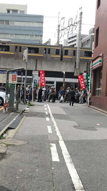 生活満足度、60歳以上が最高 45～59歳最低、内閣府調査