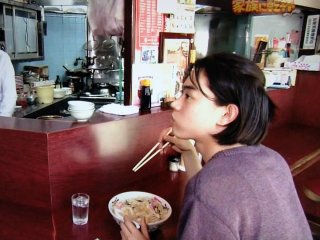 松坂桃李の箸の持ち方にドン引き「恥ずかしい」「幻滅した」