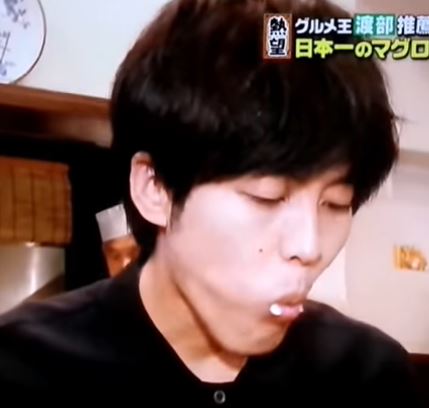 松坂桃李の箸の持ち方にドン引き「恥ずかしい」「幻滅した」