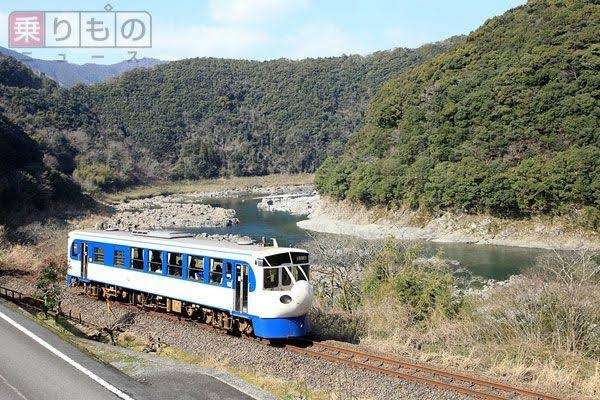 普通列車がタケノコに接触 JR予土線、10分遅れ