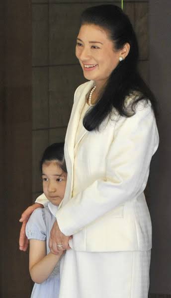 天皇陛下に「親しみ」82%　女性継承賛成79%、共同通信