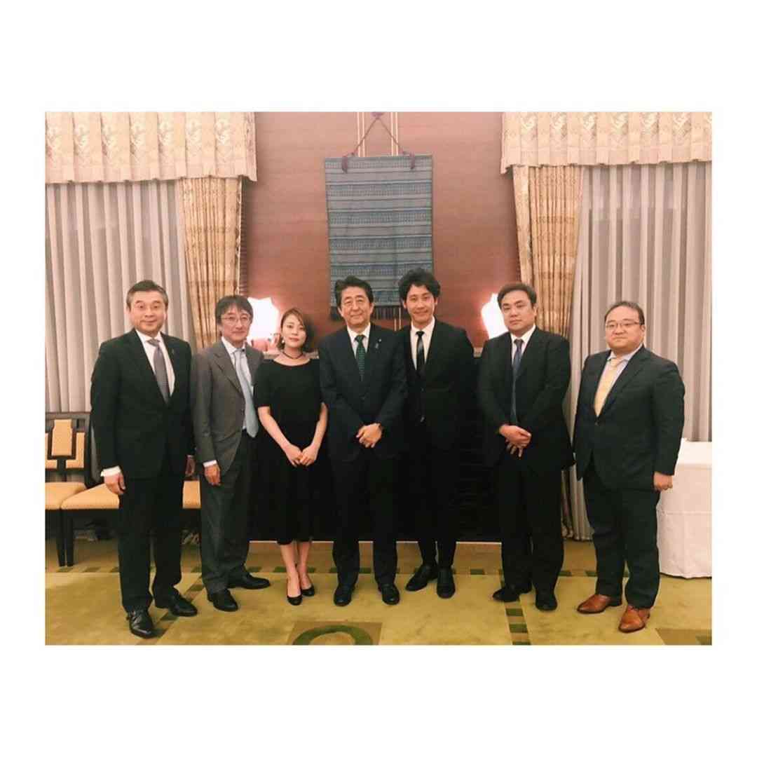 ウーマン村本大輔、安倍首相と芸能人の交流を批判