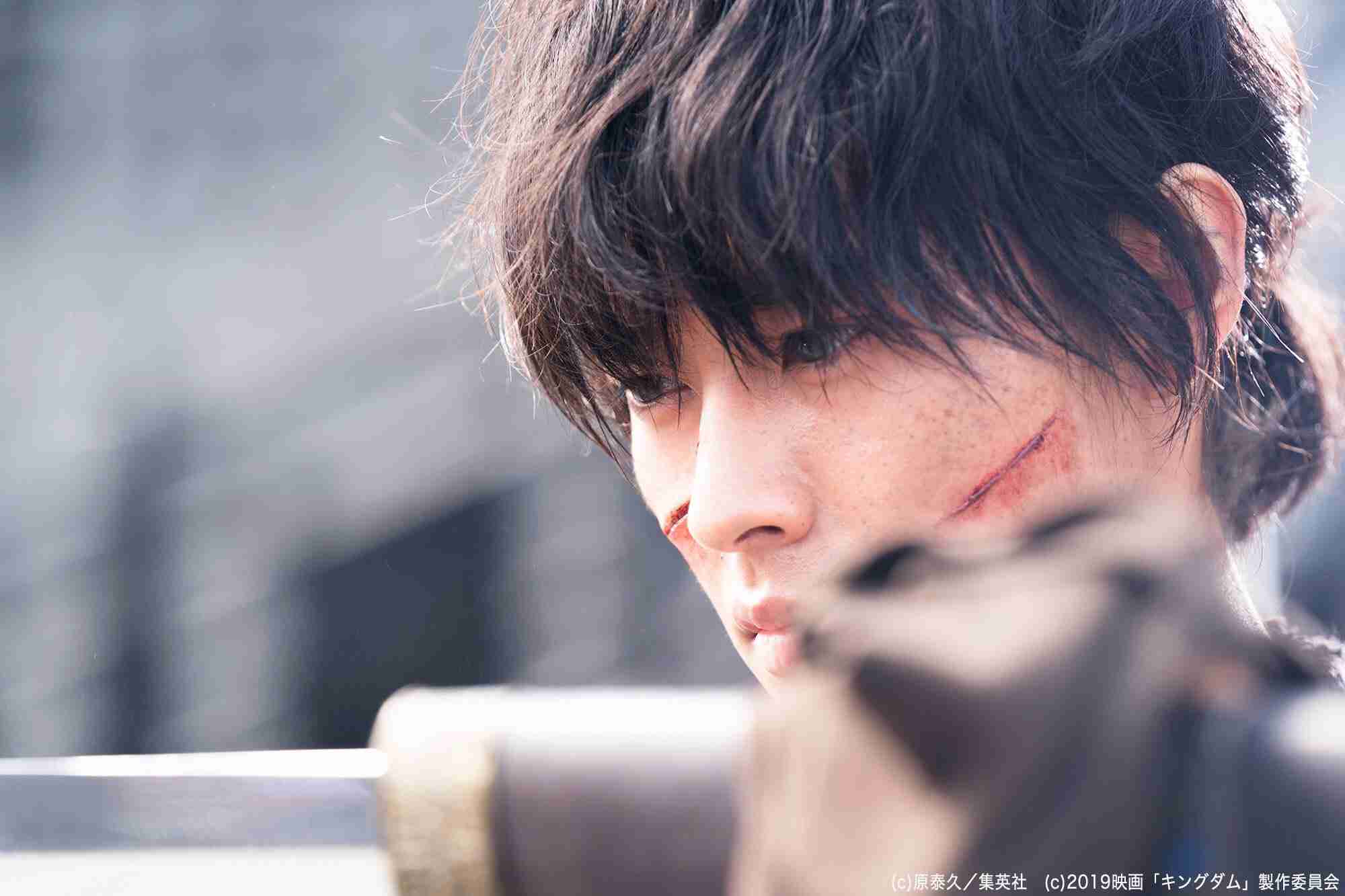 映画『キングダム』興行収入50億突破 主演・山崎賢人はシンガポールのイベントに登場
