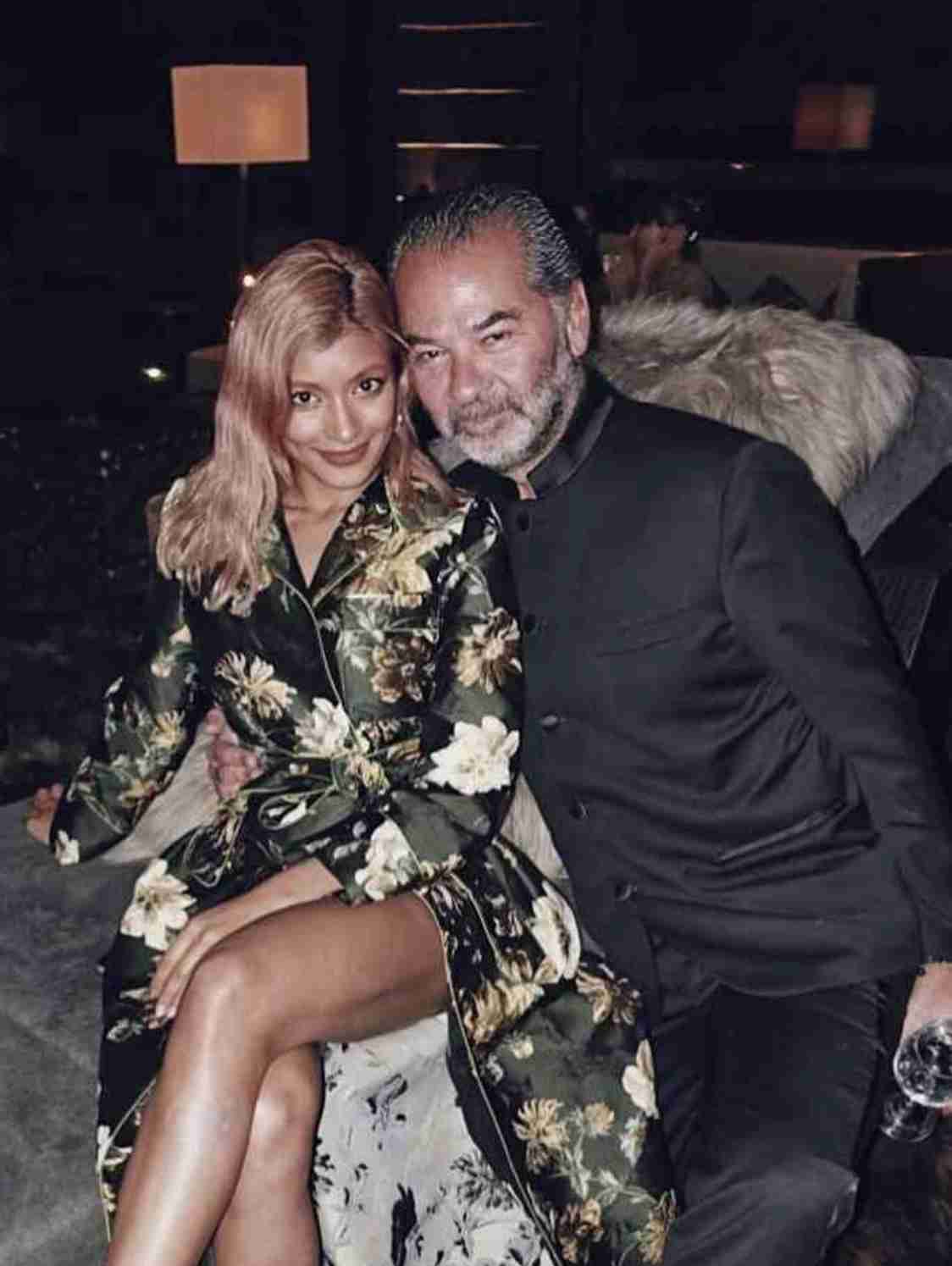 ローラ、ベッド上で肩がはだけたセクシー寝姿に「ちょっとエロい」の声