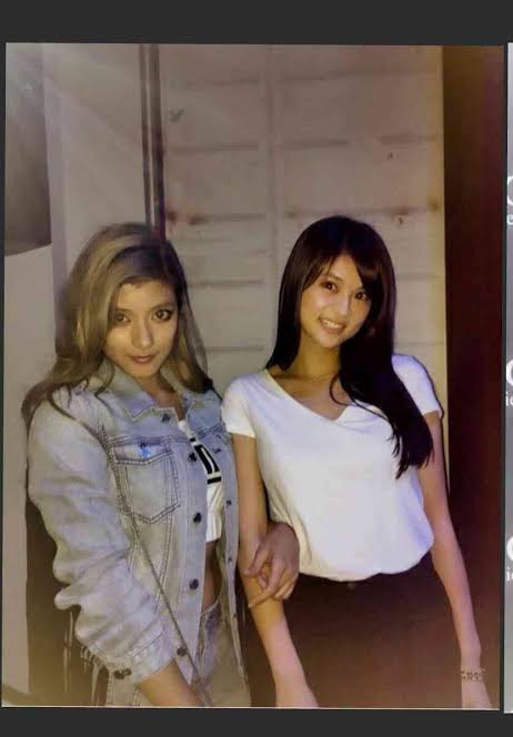 ローラ、ゴツめスニーカーに映える美脚 「筋肉やば!」と称賛の声殺到