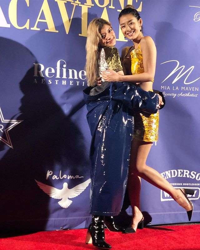ローラ、ゴツめスニーカーに映える美脚 「筋肉やば!」と称賛の声殺到