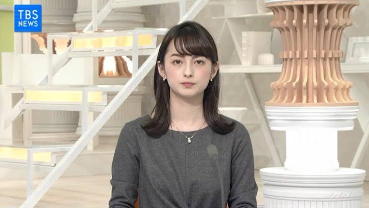 知的で美人な女子アナウンサー