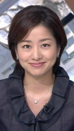 知的で美人な女子アナウンサー