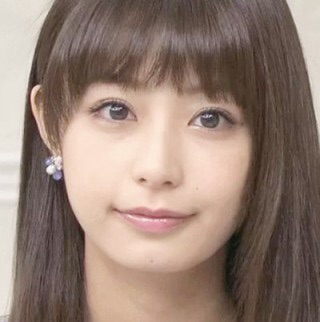 知的で美人な女子アナウンサー