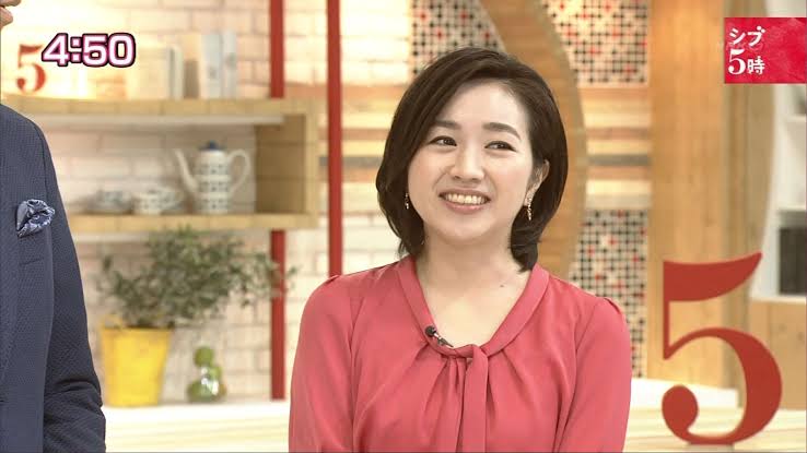 知的で美人な女子アナウンサー