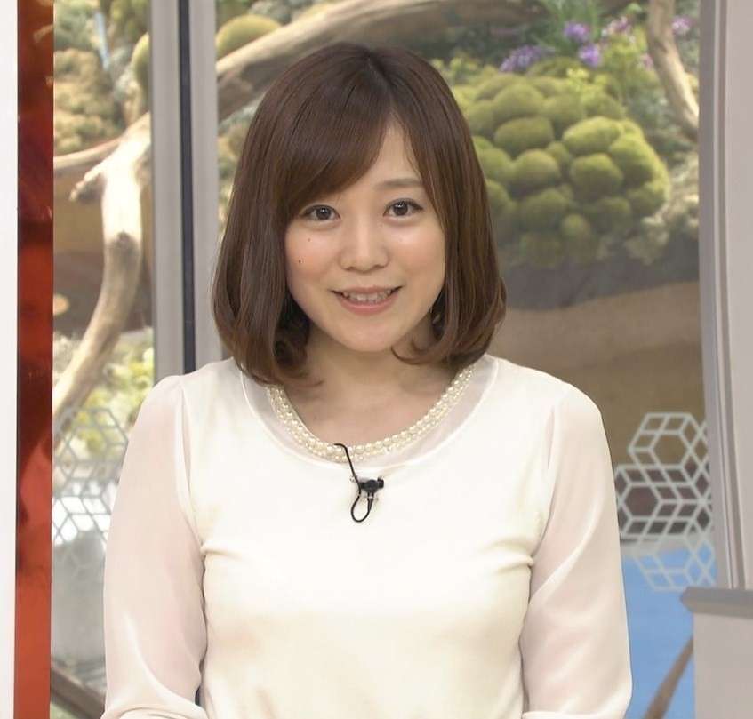 知的で美人な女子アナウンサー