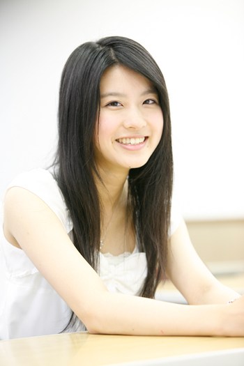 知的で美人な女子アナウンサー