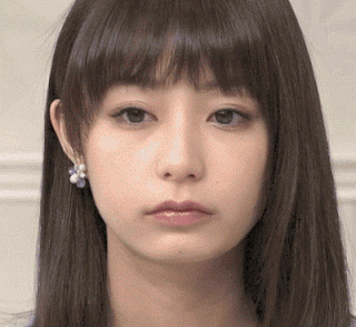 知的で美人な女子アナウンサー